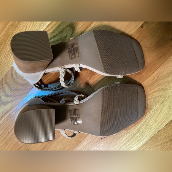 Joie Light nude color strappy block heeled sandals size 6.5 NEW - Picture 5 of 9